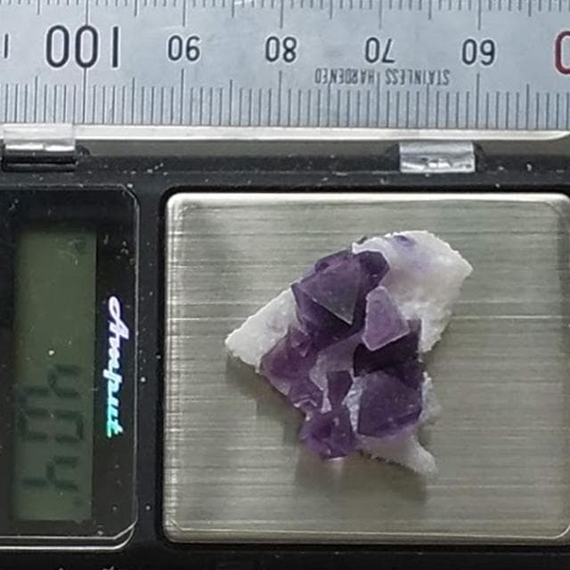 4.04g　砂糖菓子フローライト　母岩付き　鉱物標本　フローライト