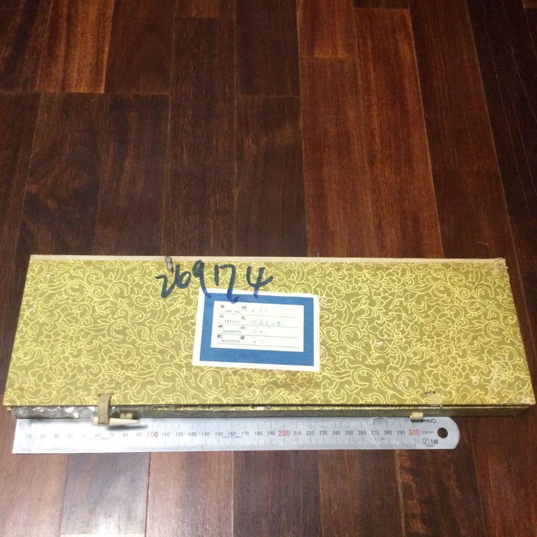 古い中国七宝焼の小皿8点、オリジナル箱付き