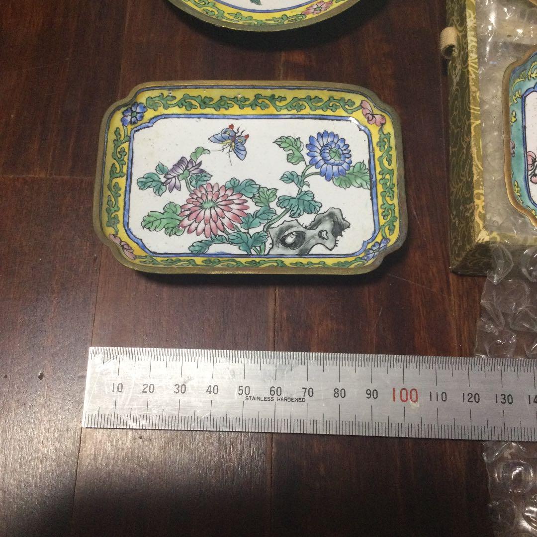 古い中国七宝焼の小皿8点、オリジナル箱付き