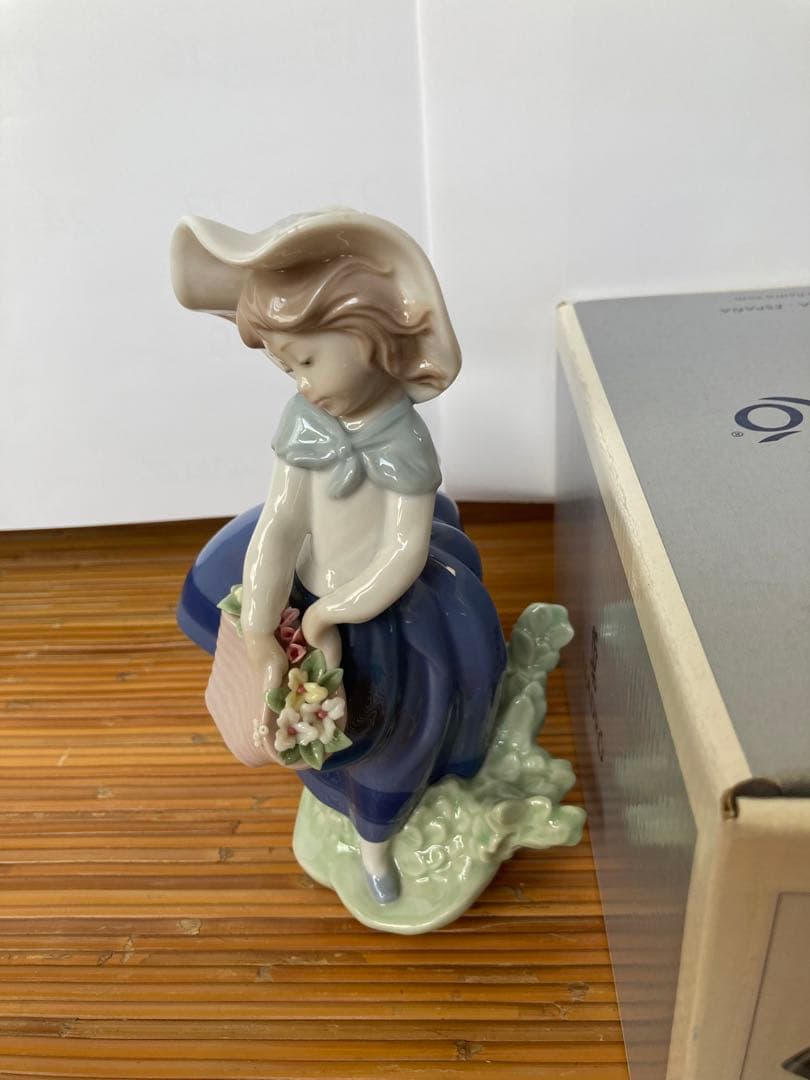 05222 リヤドロ　綺麗な花ばかり