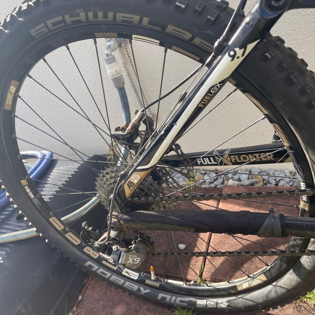 トレック フューエル EX 9.7 OCLVカーボン