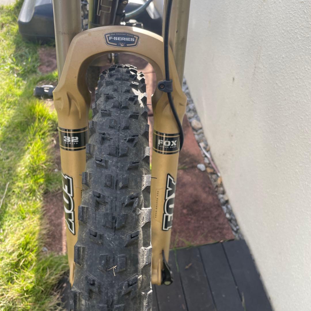 トレック フューエル EX 9.7 OCLVカーボン