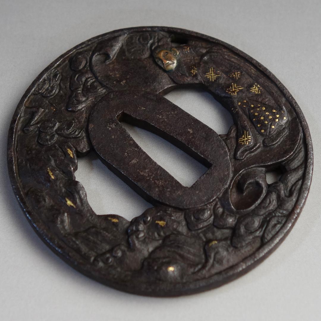 【 銅象嵌 岩窟賢人巻物図鍔 】 鍔 鐔 鉄地 刀装具 日本刀 武具 骨董