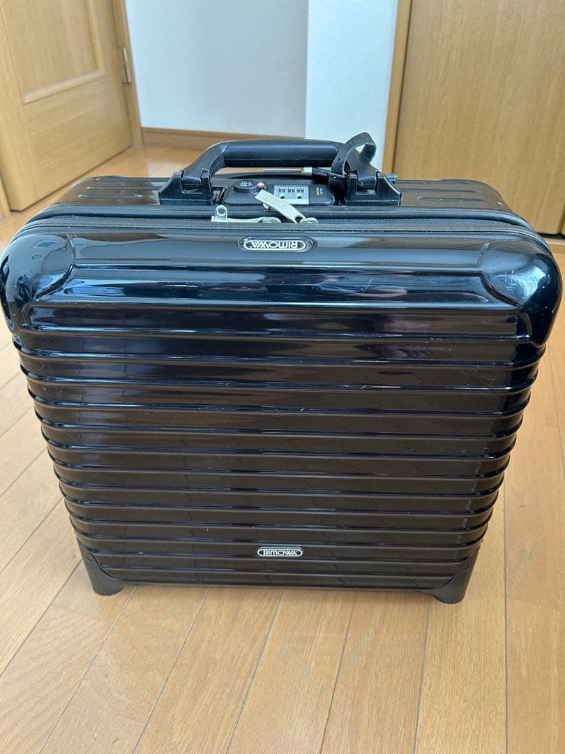 リモワ　サルサデラックス　ブラック　23L 機内持込可