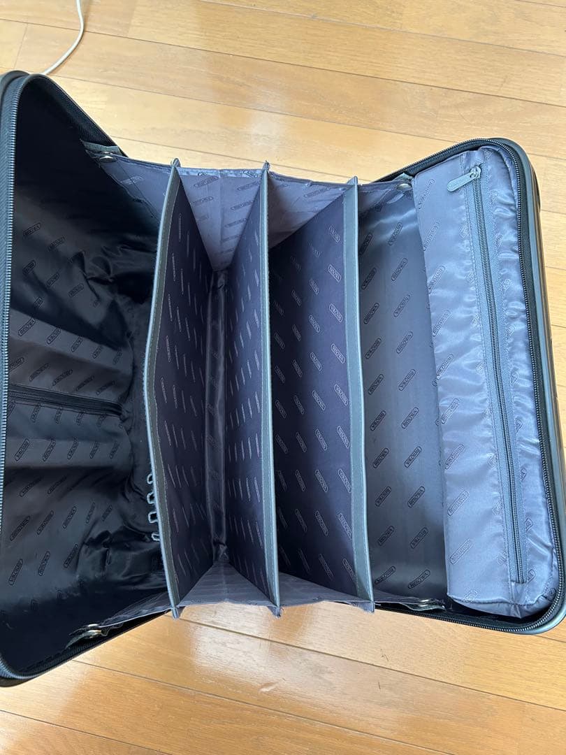 リモワ　サルサデラックス　ブラック　23L 機内持込可