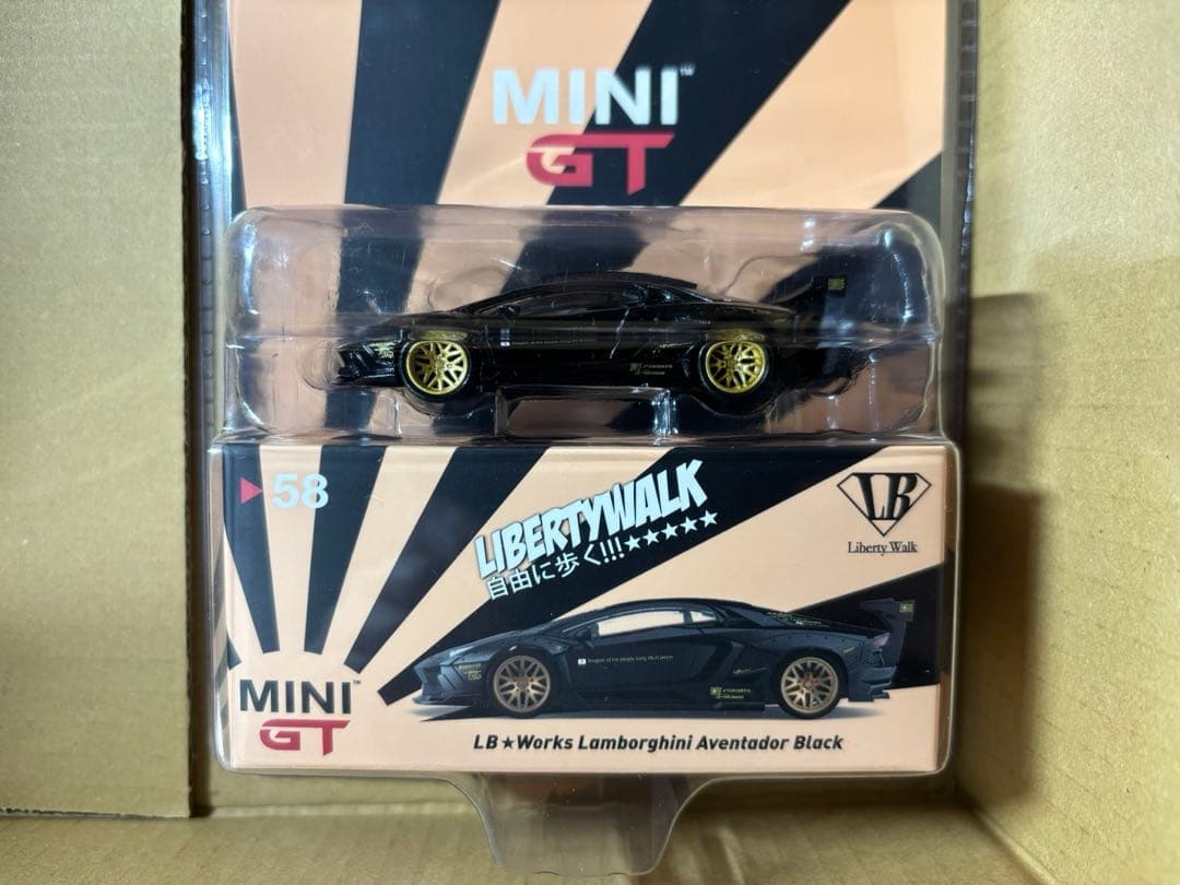 mini gt ランボルギーニ　LBワークスアヴェンタドール　トイザらス限定　①
