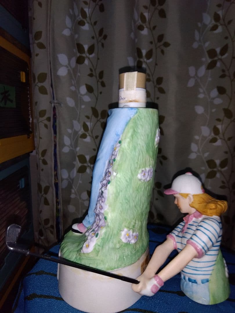 超希少サントリーレディースオープン2001年記念ゴルフ陶器ボトルXO。