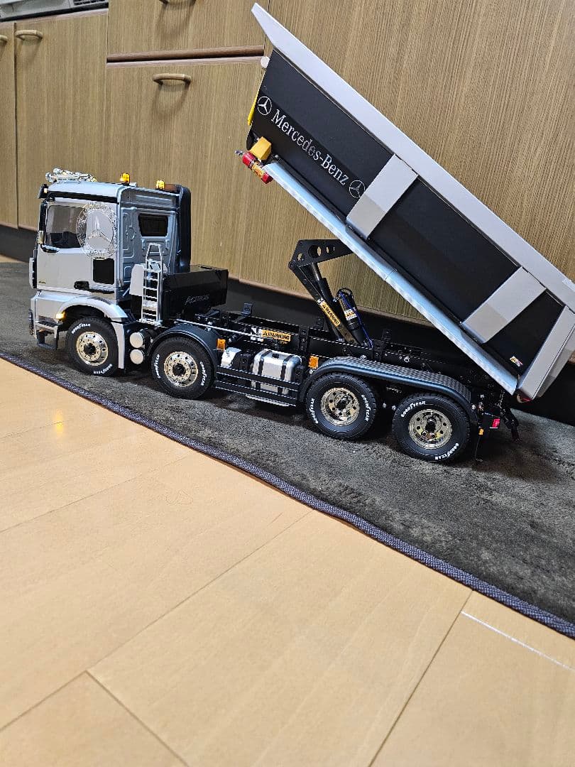 タミヤ　ベンツ AROCS　4151 8×4 フルオペレーション　セット