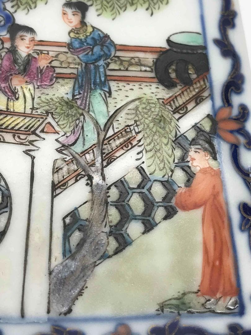 清乾隆時代　【大清乾隆年製】在銘　粉彩琺瑯彩松石緑釉人物文四方筆筒 (F-17)