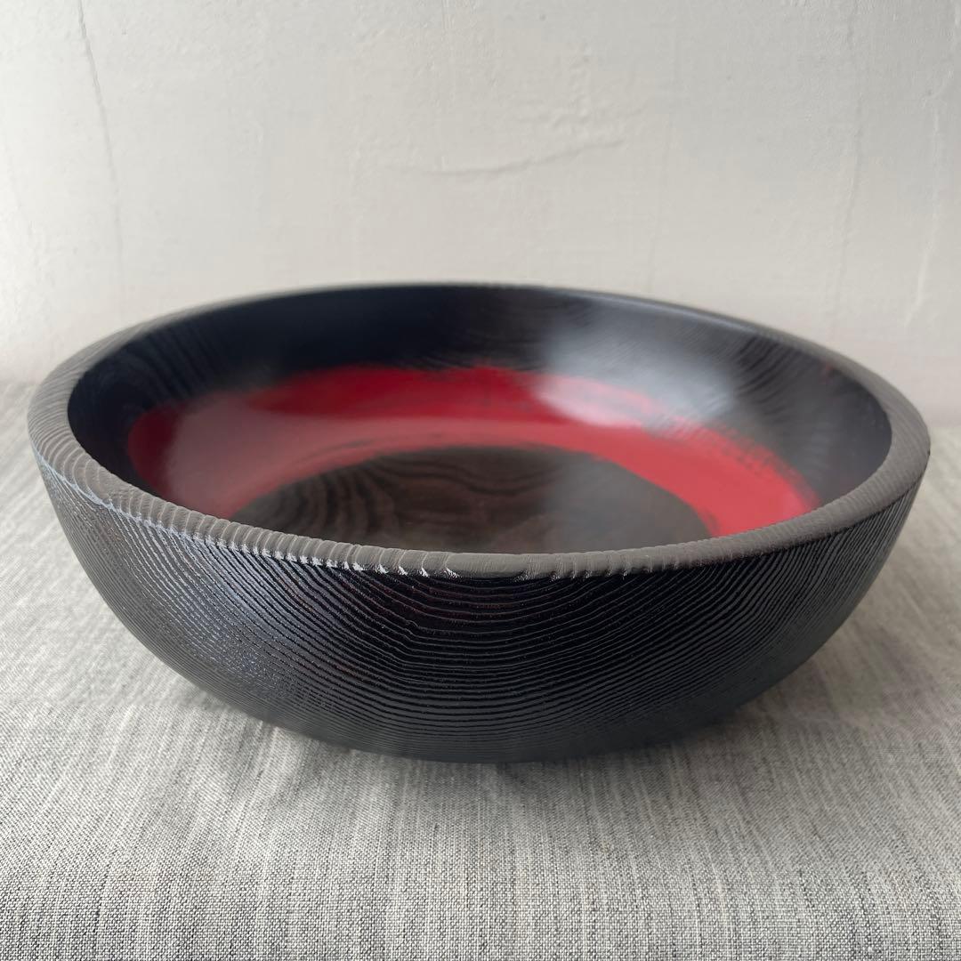 こね鉢　木製　無垢材　くり抜き　刷毛目　漆塗　松材？　大型ボウル　黒に赤丸
