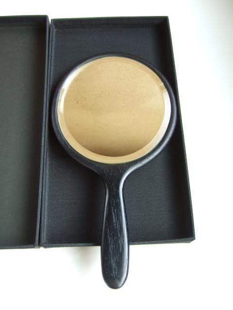 シュウウエムラ 高級天然毛ブラシ他・高級手鏡・リーフレット・未使用ネイルケア