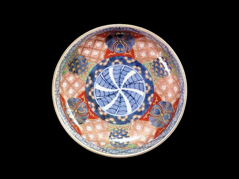 大聖寺伊万里　金襴手　菊花四方襷紋に丸紋の図　４寸皿　２枚　D377AS-CHz