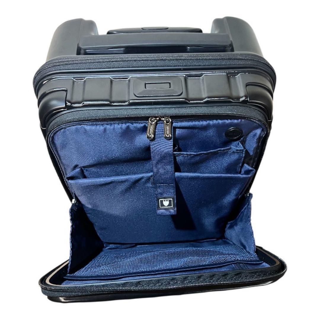 BERMAS バーマス 34L４輪キャリー　キャスターロック　ドリンクホルダー付