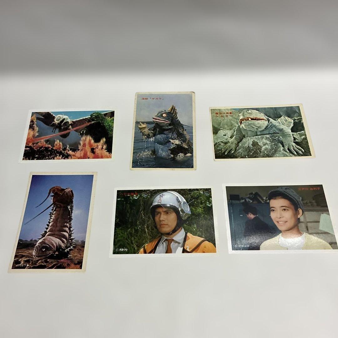 ウルトラマン 手帳2冊、キャラクターカード97枚