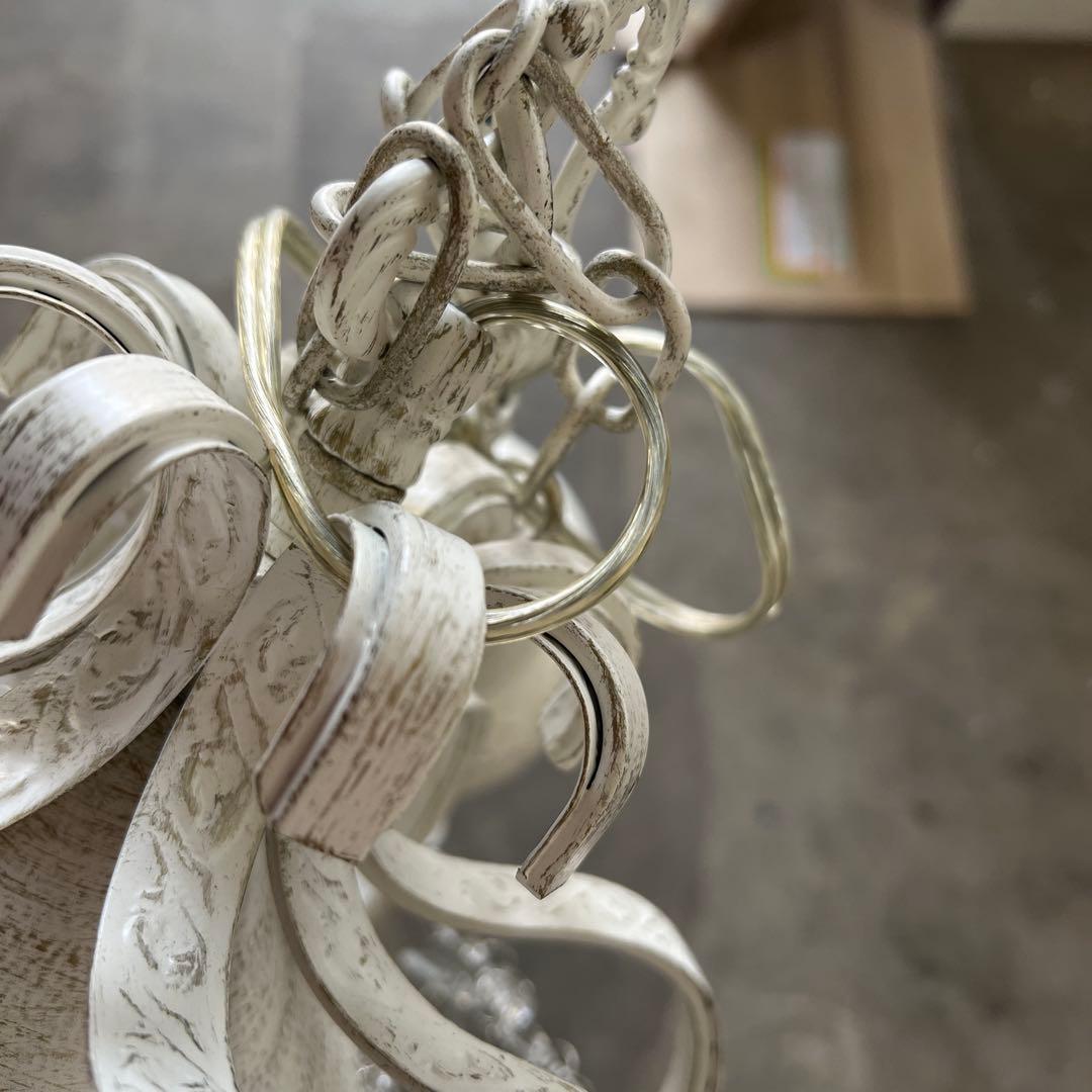 王冠の形のホワイトシャンデリア＊ペンダント照明