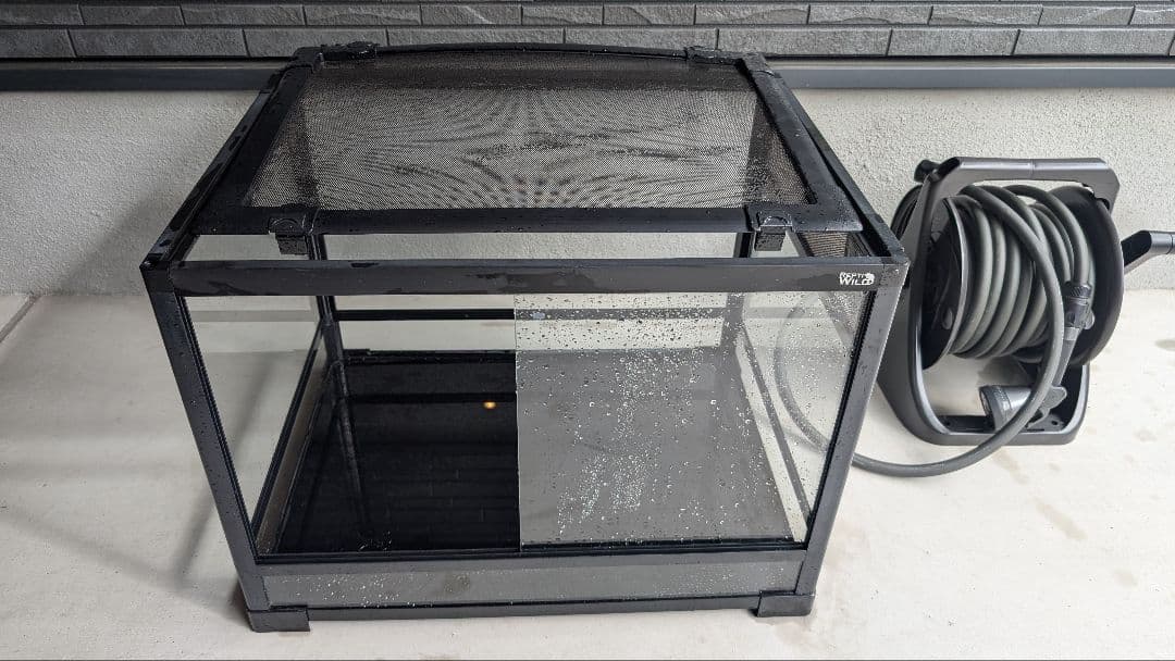 ガラス製スライド式ショーケース