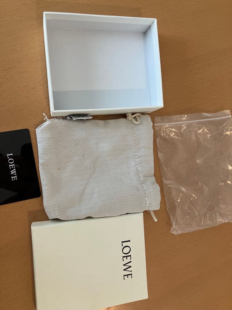 LOEWE グリーンレザー 三つ折り財布　即購入可能