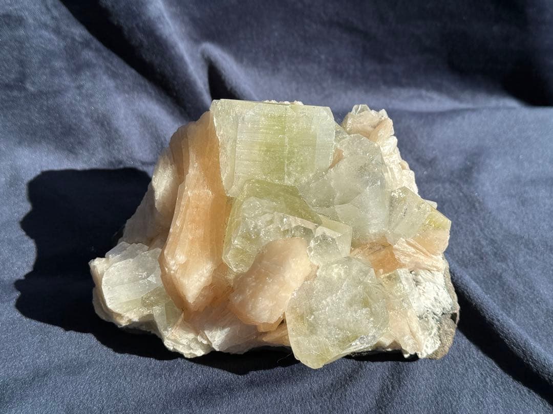 グリーンアポフィライト&ピンクスティルバイト　スーパー特大原石　インド産