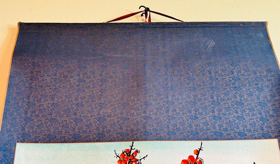 中国美術 報春図 梅に満月 戌寅年 落款有 掛軸 長さ188cm