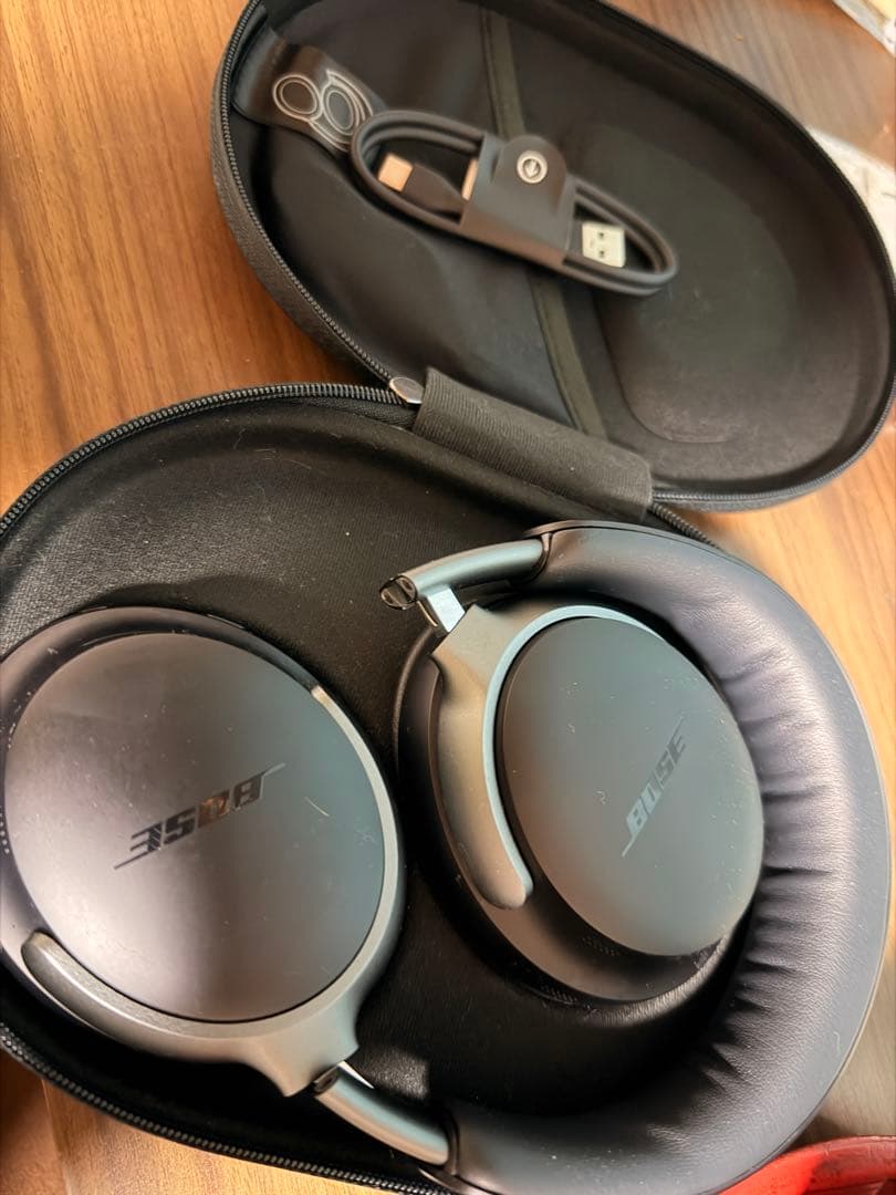 Bose ワイヤレスヘッドホン ハードケース付き