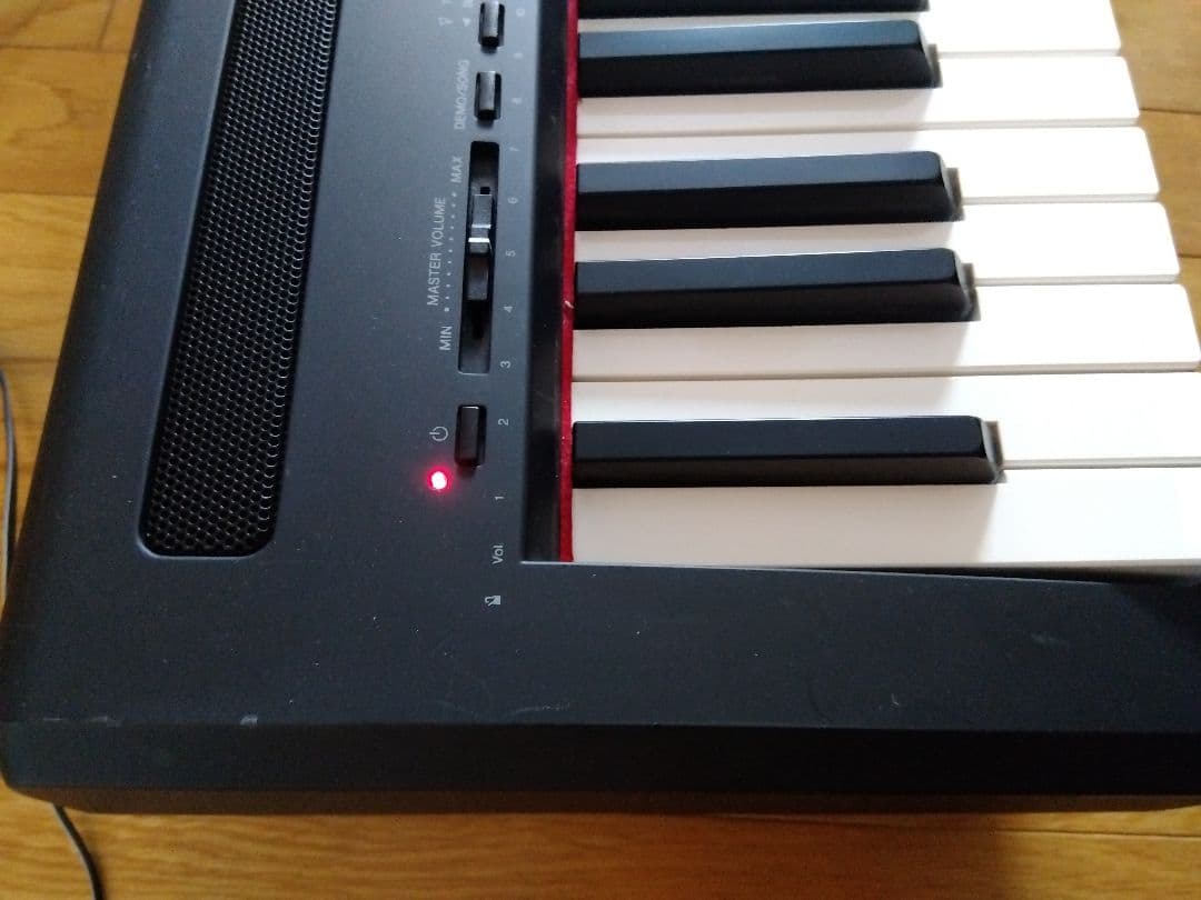 YAMAHA 電子ピアノ P-95B 譜面台、簡易ペダル、アダプター