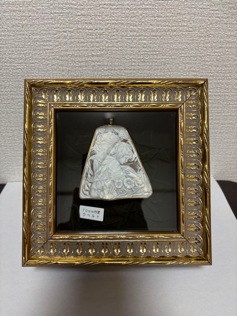 手彫りシェルカメオ 彫刻美術品 イタリア製 作家サイン入り K18枠 70mm