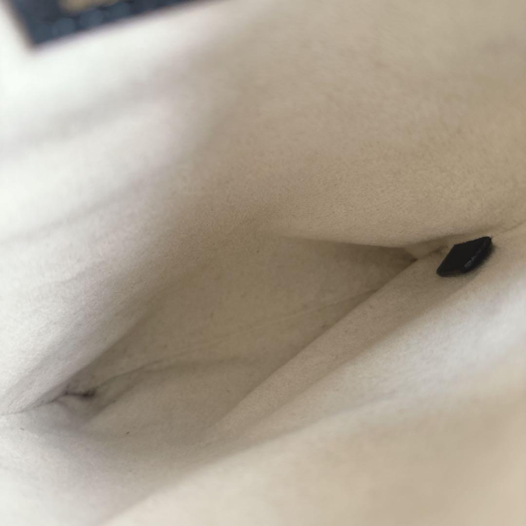 【美品】バーバリー　レザー　ショルダーバッグ　スマホ　サコッシュ　ロゴ