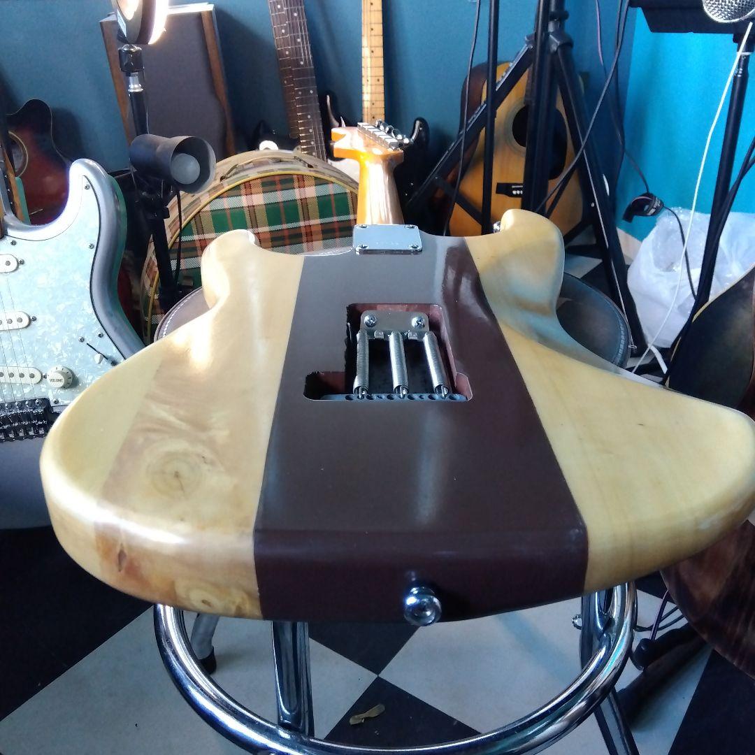 ストラトキャスター ナチュラル/ブラウン