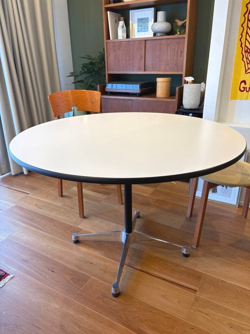 ハーマンミラー 円形 ダイニングテーブル 106.5×H70cm