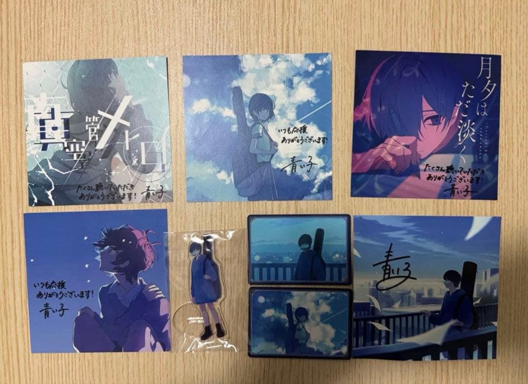 青い子 Tシャツ アクリルスタンド 直筆サイン入り色紙(1枚目は裏面の画像)