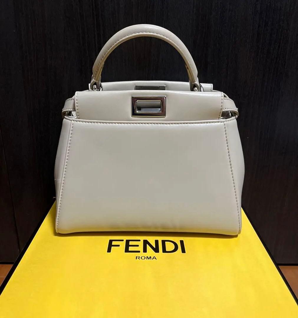 【美品】FENDI ピーカブー　ミニ　グレージュ　ナッパレザー