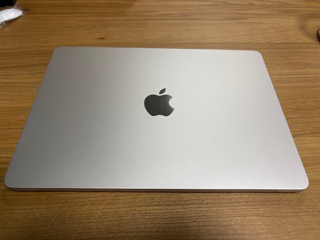 Apple MacBook Air M2 13.6インチ　スターライト