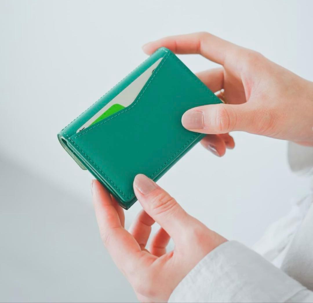 北欧暮らしの道具店　「小さく見えて収納上手」手のひらサイズの本革財布　シルバー