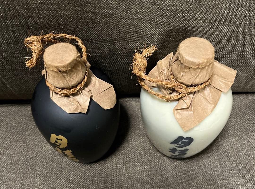 【月桂冠】源蔵•志野焼ぐい呑セット清酒一級源蔵徳利：720ml詰　白•黒各1本