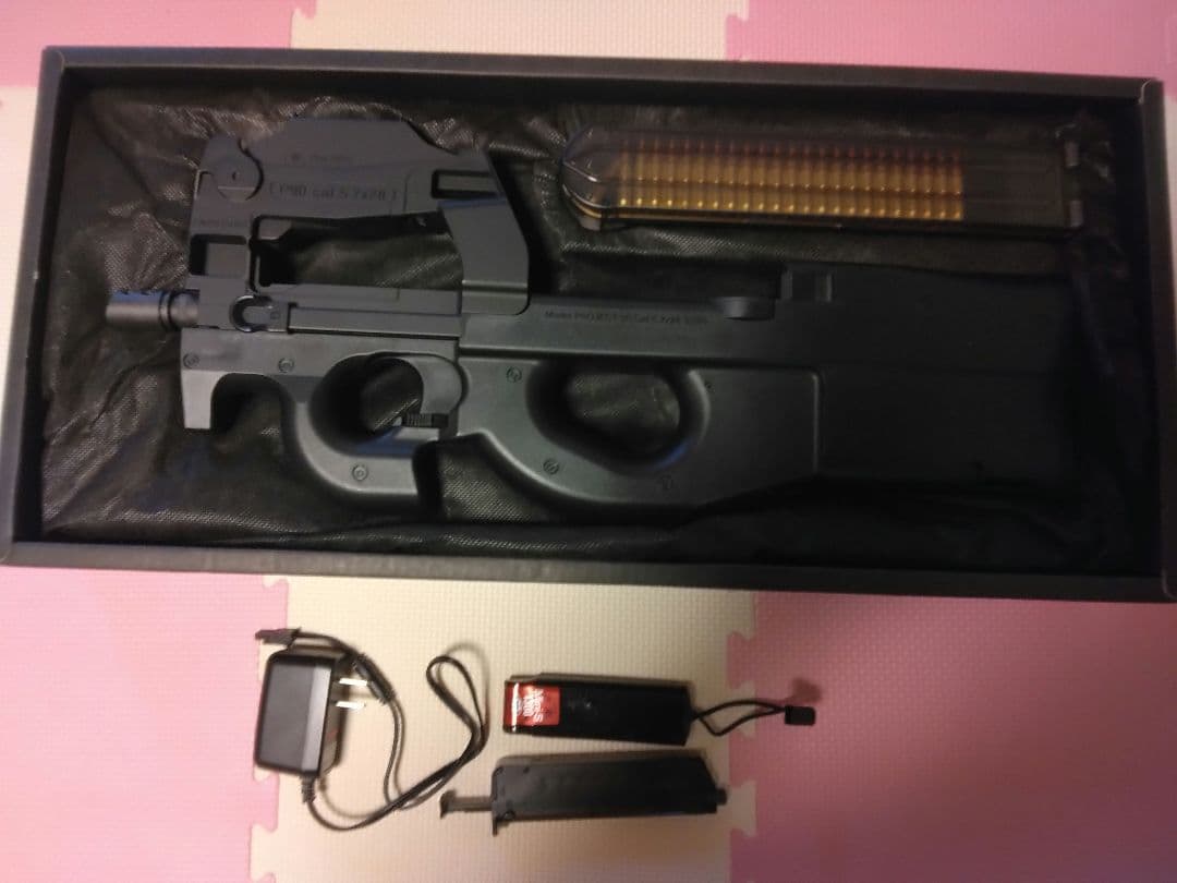 P90 電動ガン　バッテリーその他オマケ付き