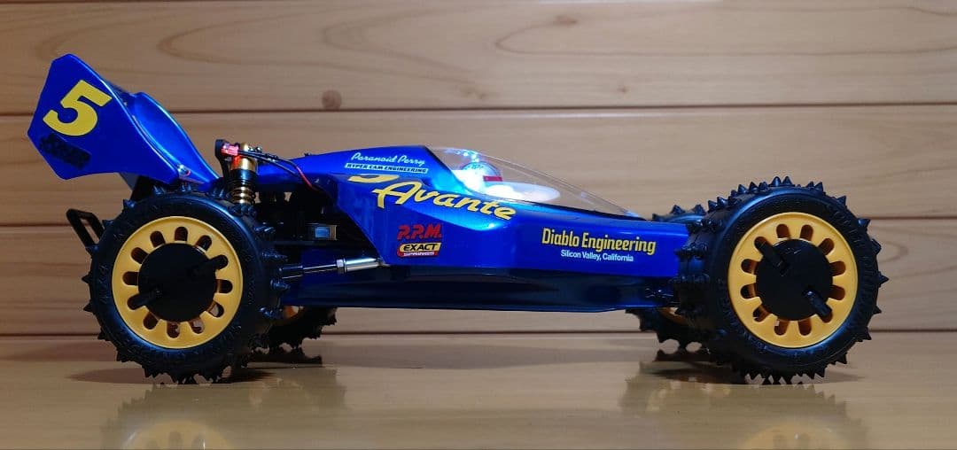 タミヤRCアバンテ (2011)LEDライト付プロポ＆バッテリー充電器付完成品
