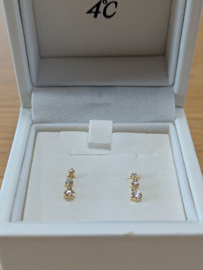 ４℃ K18YG ダイヤモンドピアス ヨンドシー