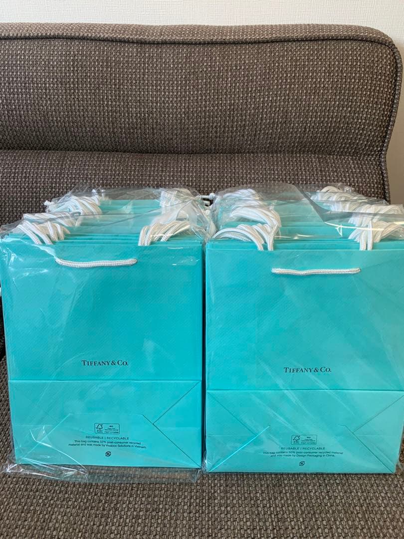 国内現行品　美品ティファニー ショッピング紙袋60枚セット（20x25cm）