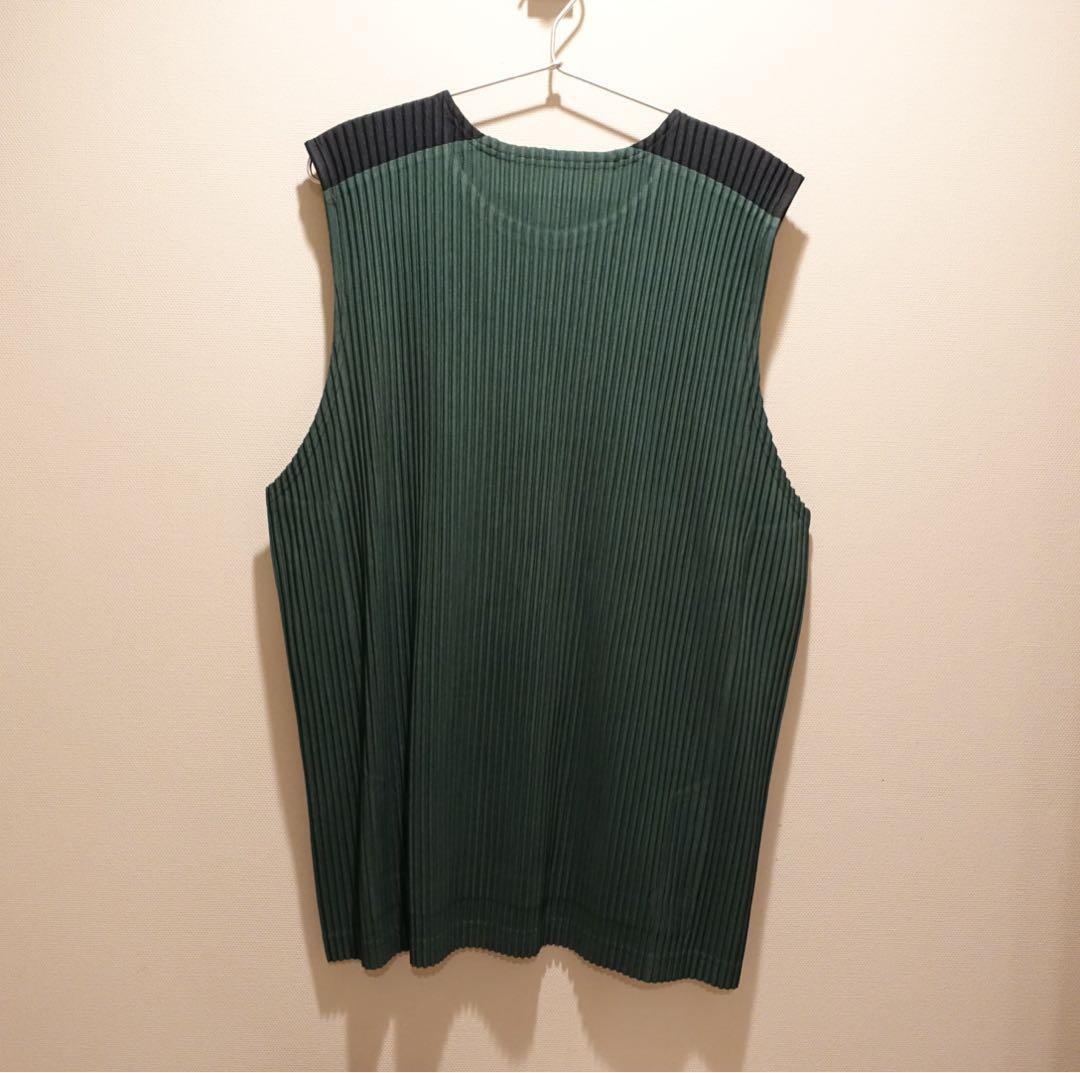 オムプリッセ イッセイミヤケ 丸首ベスト 黒と緑