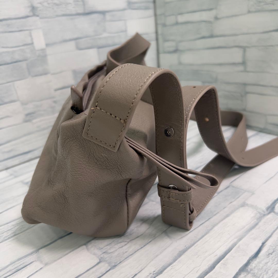 ear PAPILLONNERイアパピヨネ ボックスショルダーバッグ モカ　山羊