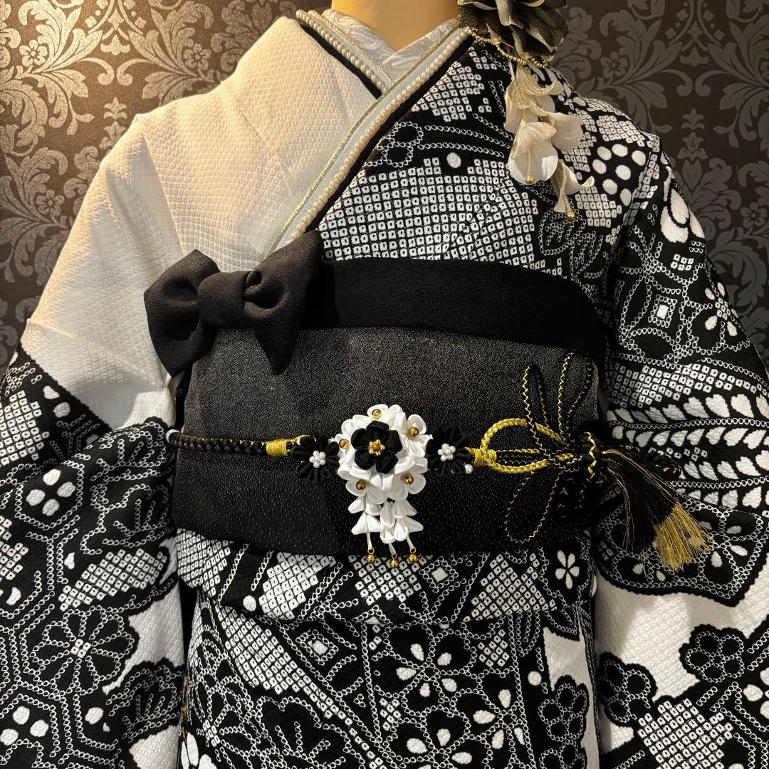 美品　総絞り　作家物　白黒　花模様　金彩　逸品　振袖　フルセット 振り袖