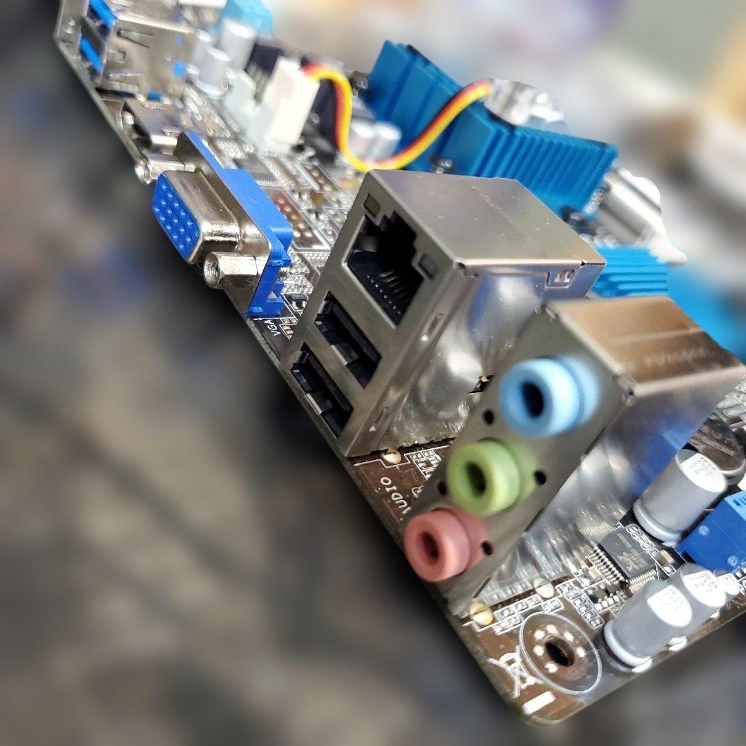 ASUS C8HM70-I マザーボード