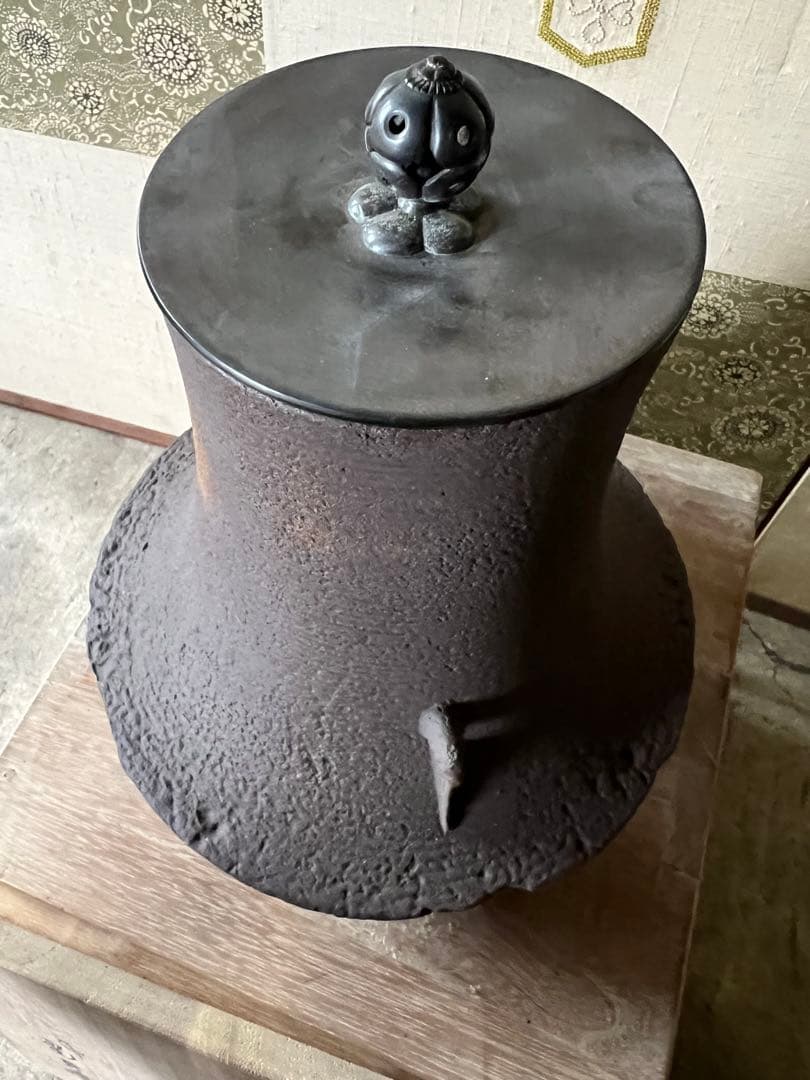 釜師　畠春斎　千筋 富士 尾垂釜 共箱付き　野々田式風炉型電熱器セット　茶道具