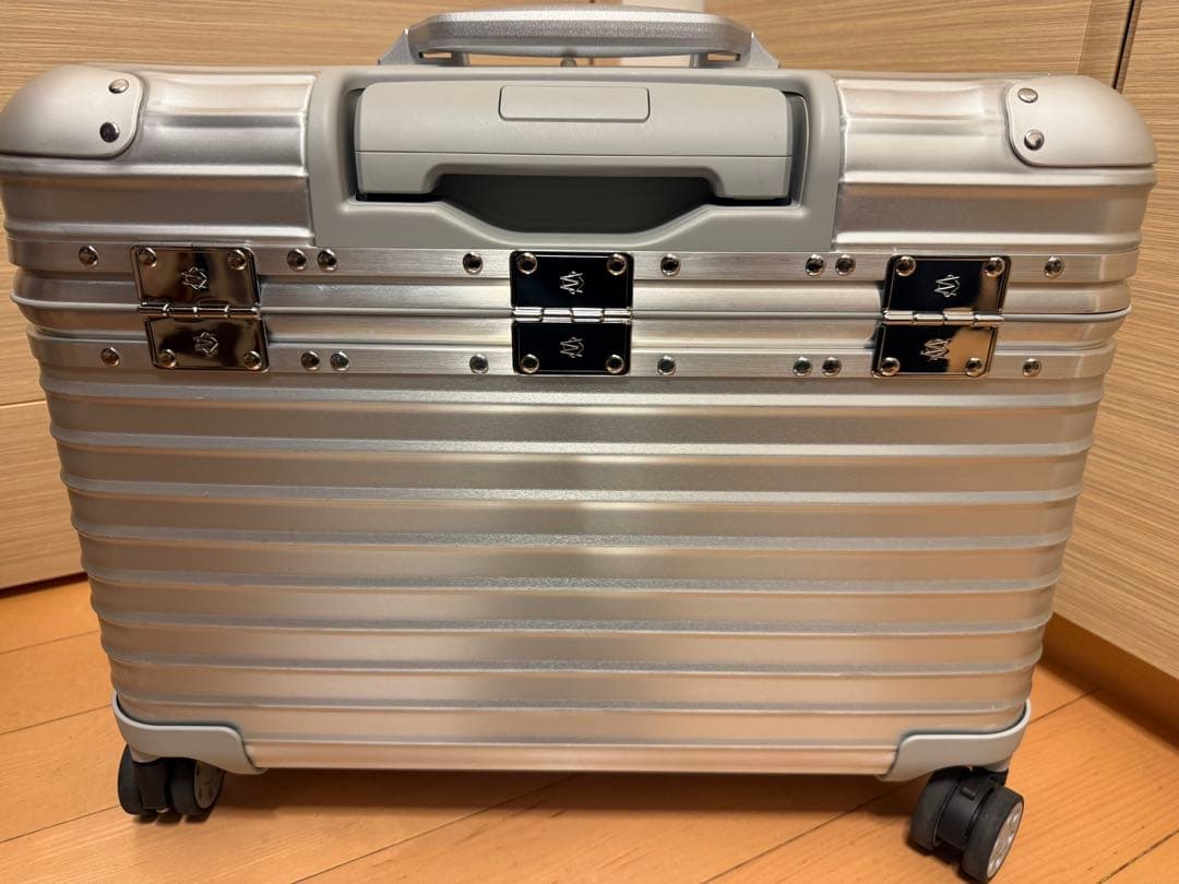 RIMOWA パイロット