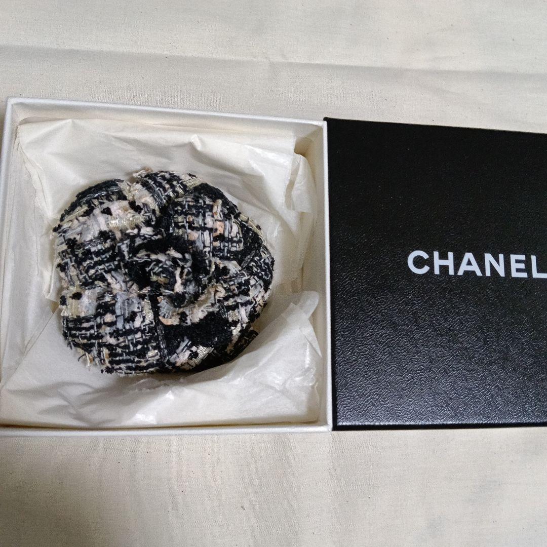 CHANEL ツイードコサージュ ブラック・ホワイト