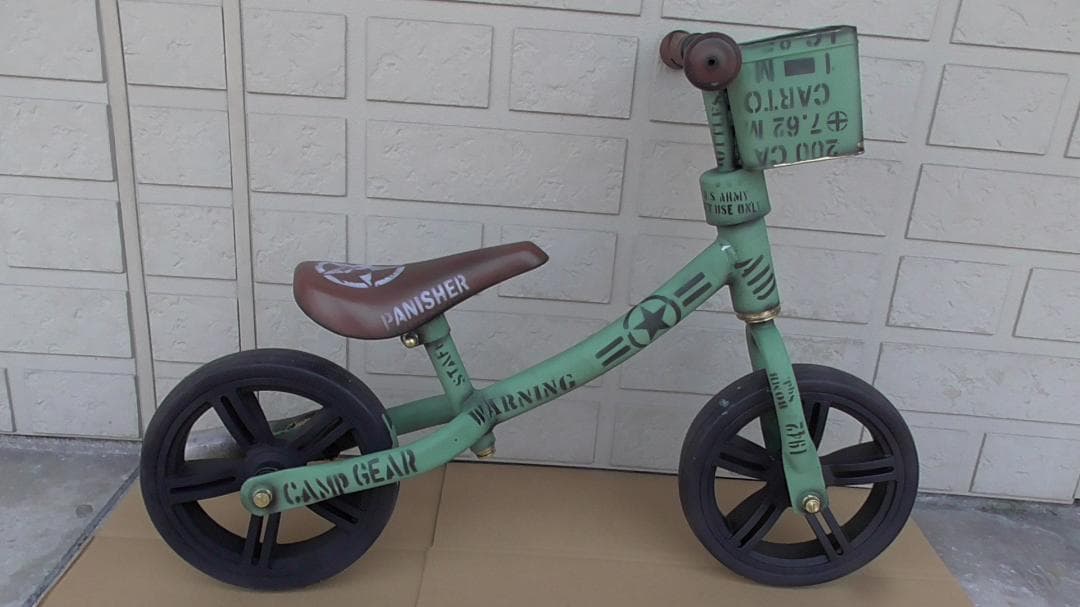 展示品 キッズバイク 足けり インテリア 9インチ？ ストライダー シャビー