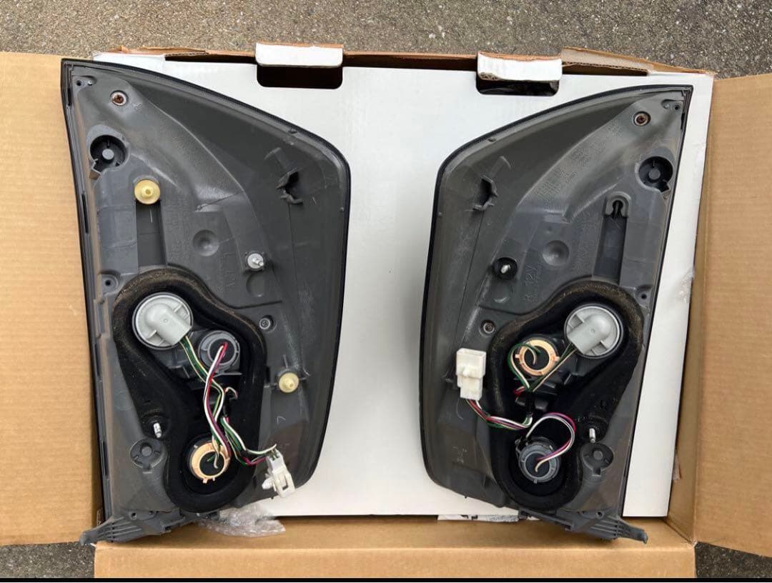 テールランプ　プリウス