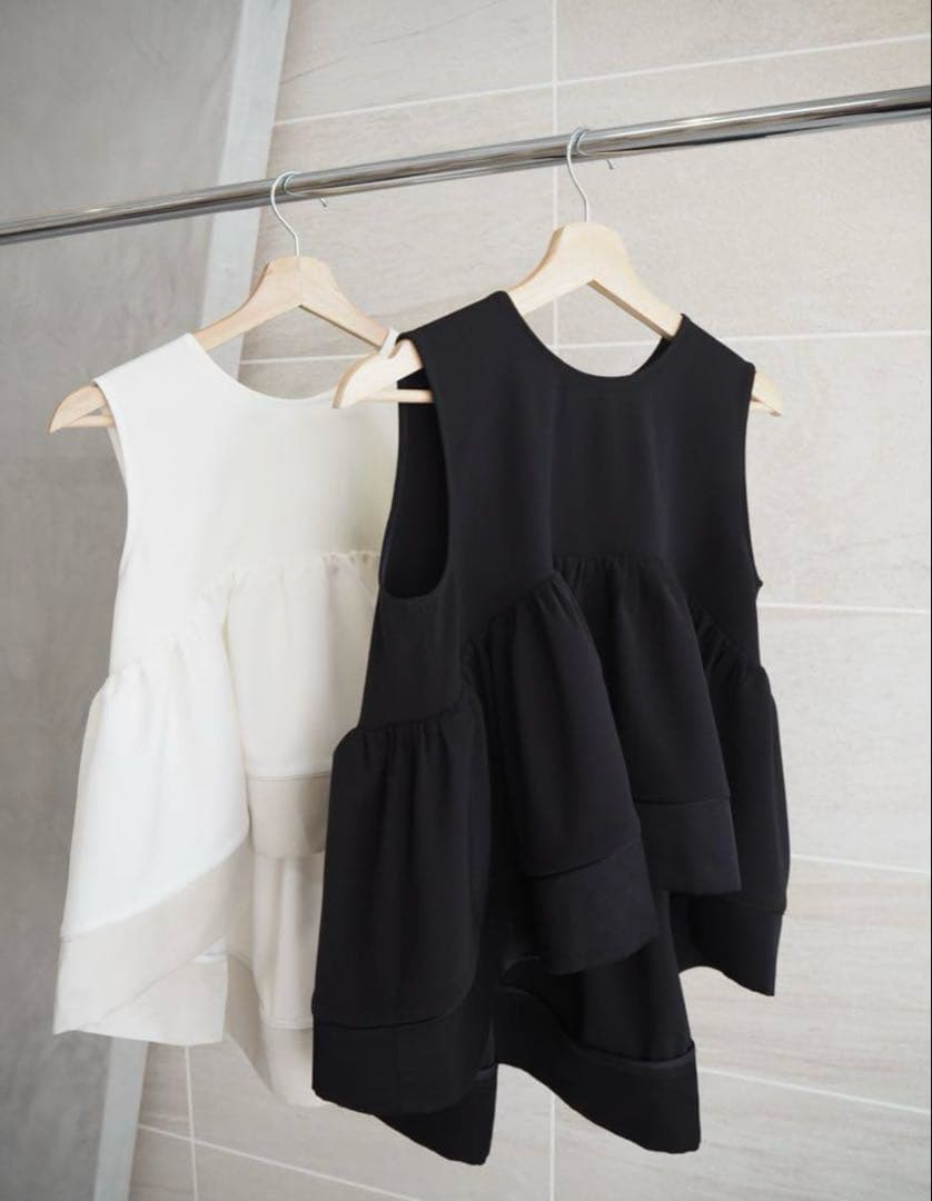 twill ラウンドペプラムボリュームブラウス