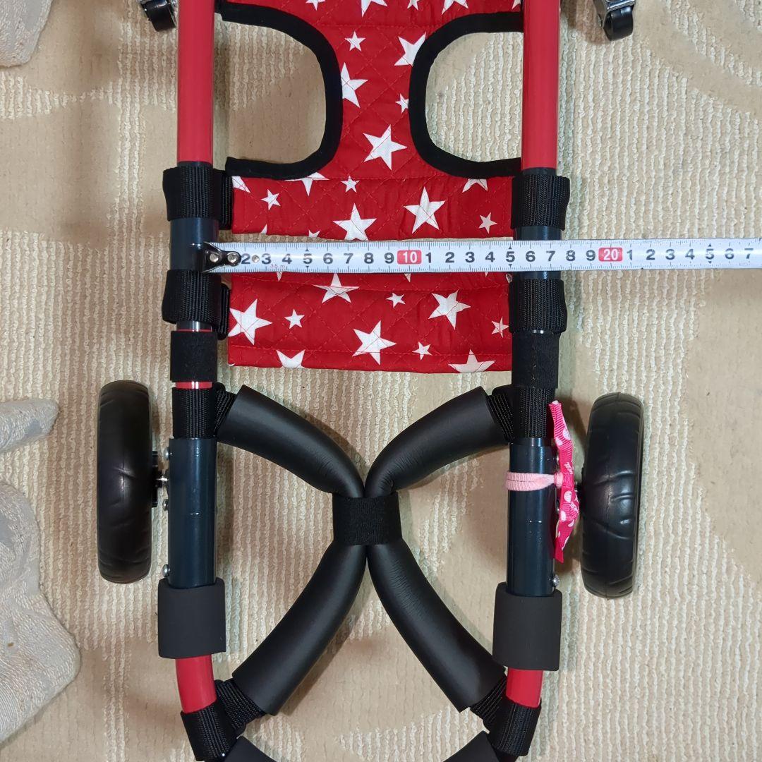 ワンちゃん4輪　リハビリ　食事補助　犬用車椅子　体制維持補助　犬の歩行器