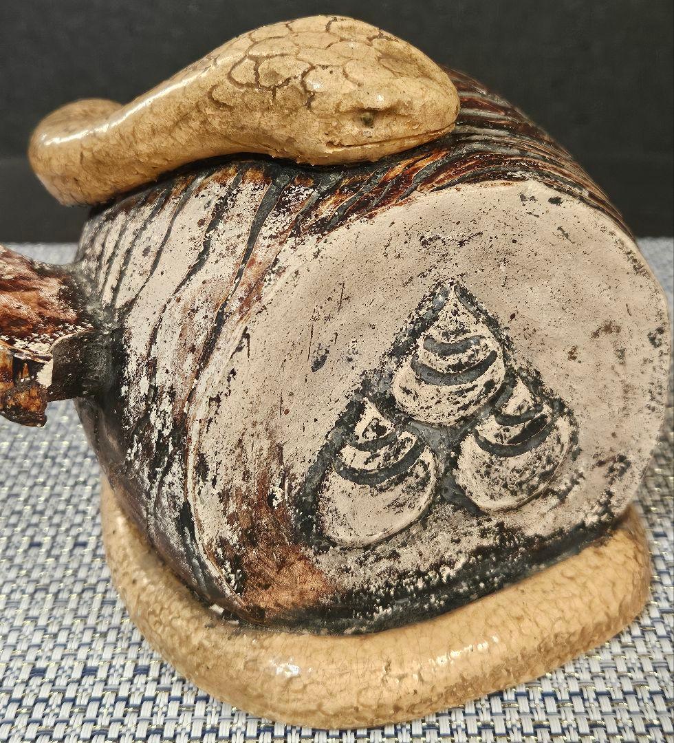 明治時代頃　陶製　打出の小槌に蛇　陽刻浮彫　三宝珠文様　置物　オブジェ　縁起物